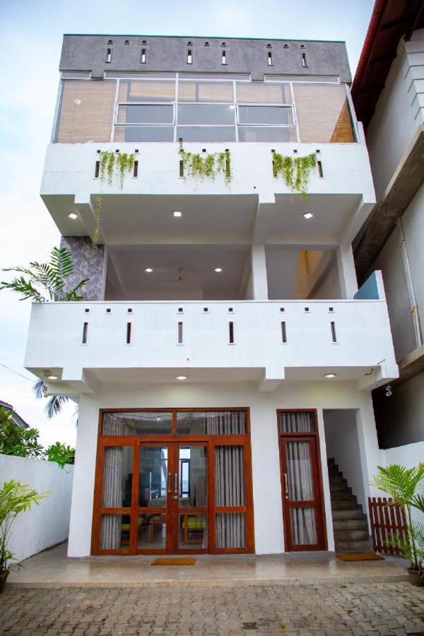 Asa Bay Beach Resort 陶尔佩 外观 照片