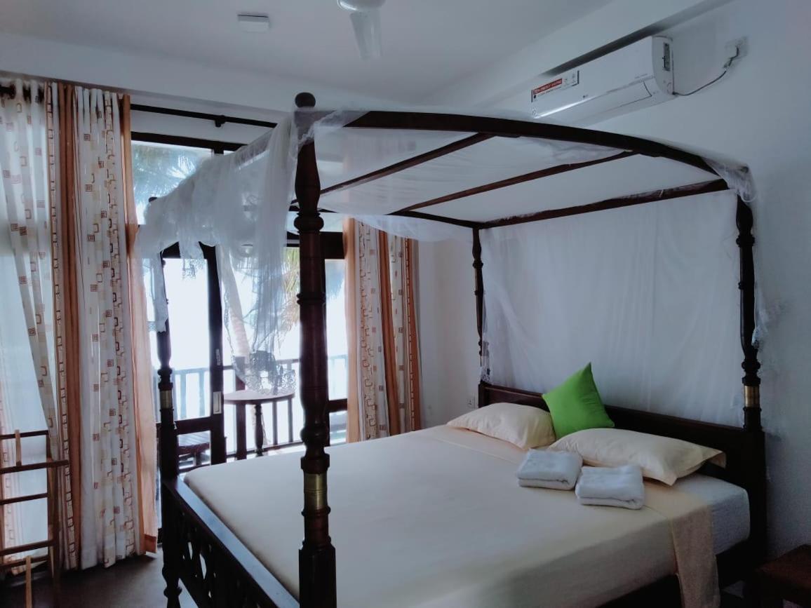 Asa Bay Beach Resort 陶尔佩 外观 照片